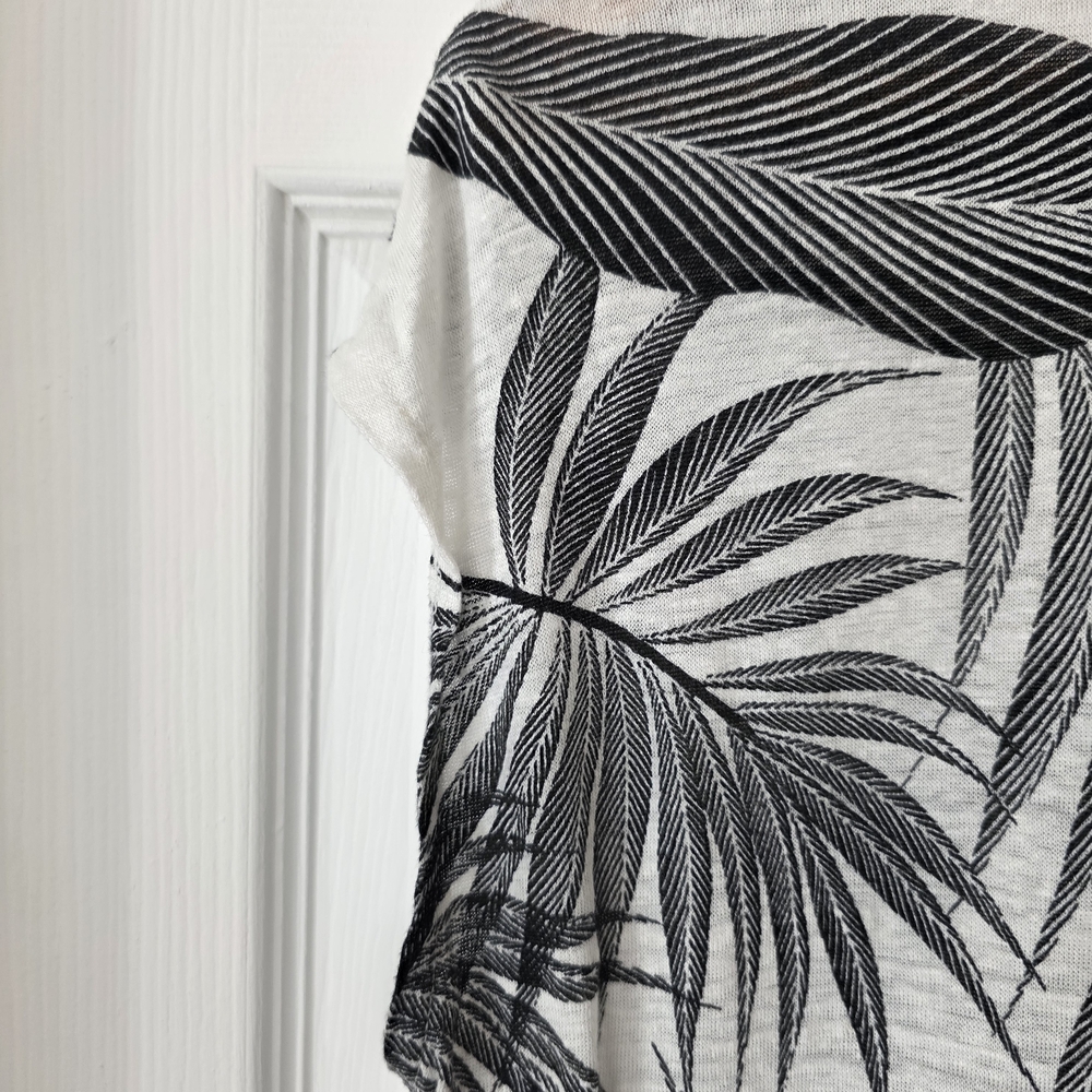 Tahari Monochrome Leaf Print Linen Top - Picture 9 of 10